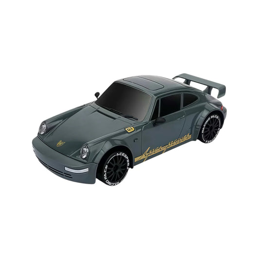 Drift Retro RC Silver – igračka auto za driftovanje sa punjačem i dodatnim gumama